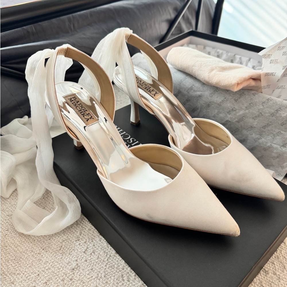 Badgley Mischka Blaze Pump